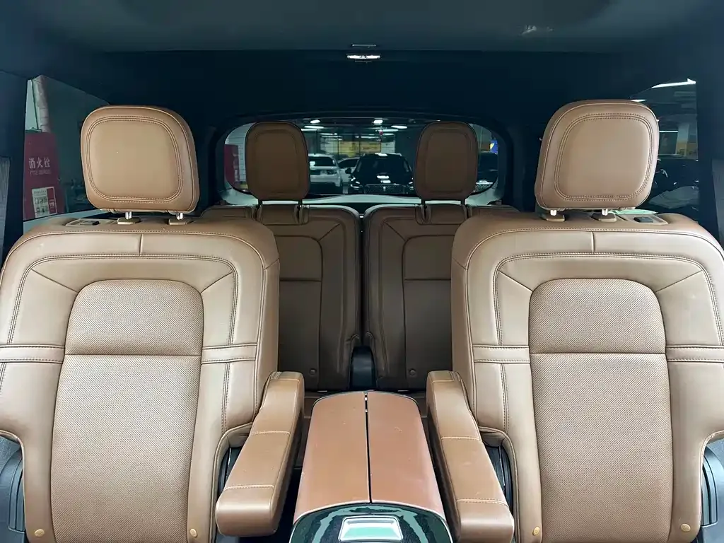 Lincoln Aviator — фото 10