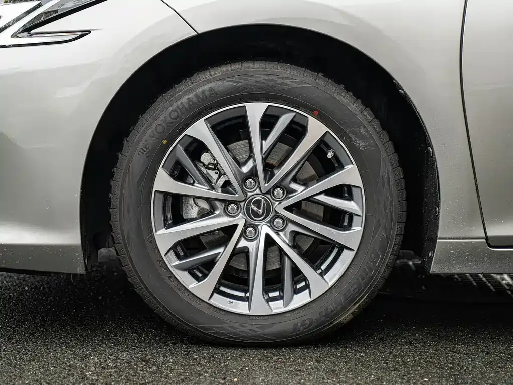 Lexus ES — фото 10