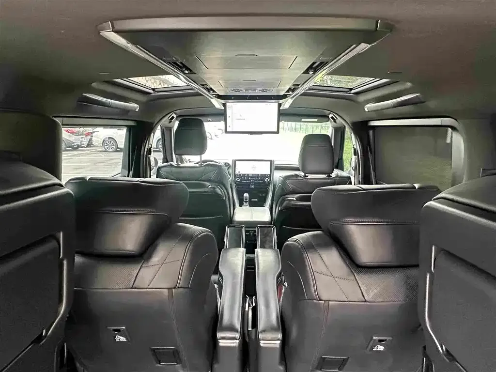 Toyota Vellfire — фото 2