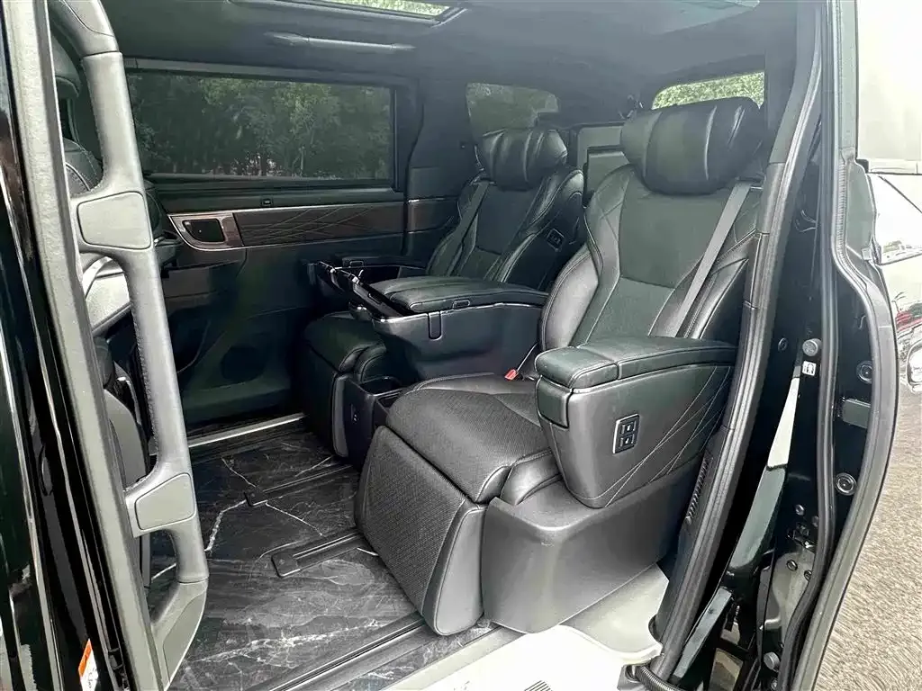 Toyota Vellfire — фото 3