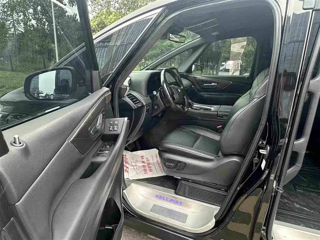 Toyota Vellfire — фото 8