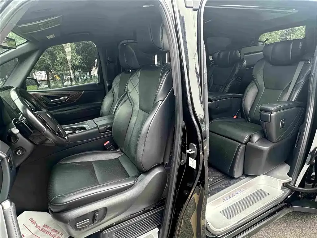 Toyota Vellfire — фото 4