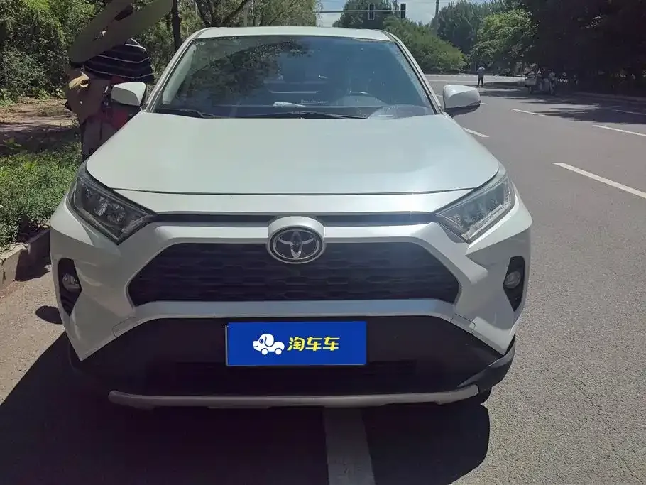 Toyota RAV4 — фото 10