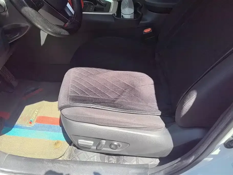 Toyota RAV4 — фото 7