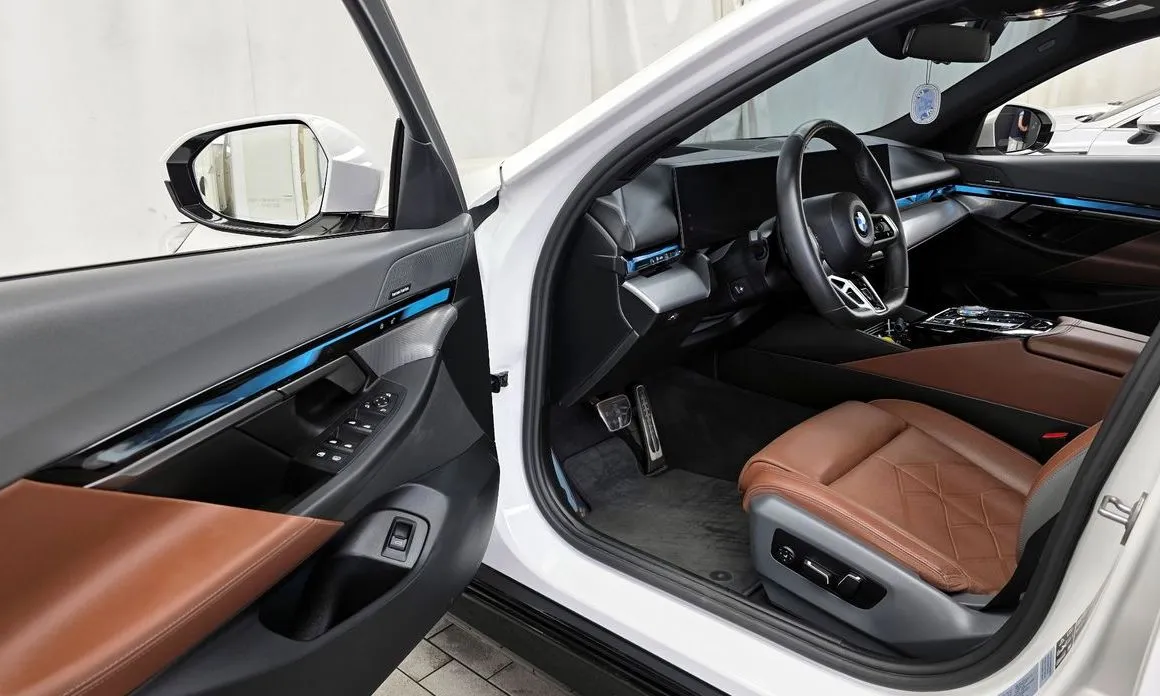 BMW 5-Series 2024 из KR, фото 4