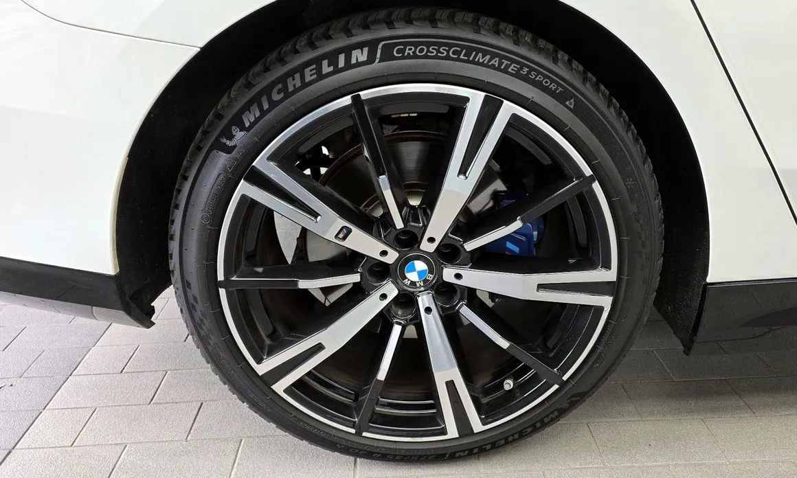 BMW 5-Series 2024 из KR, фото 6