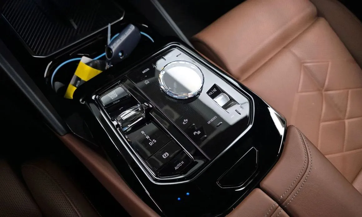 BMW 5-Series 2024 из KR, фото 3