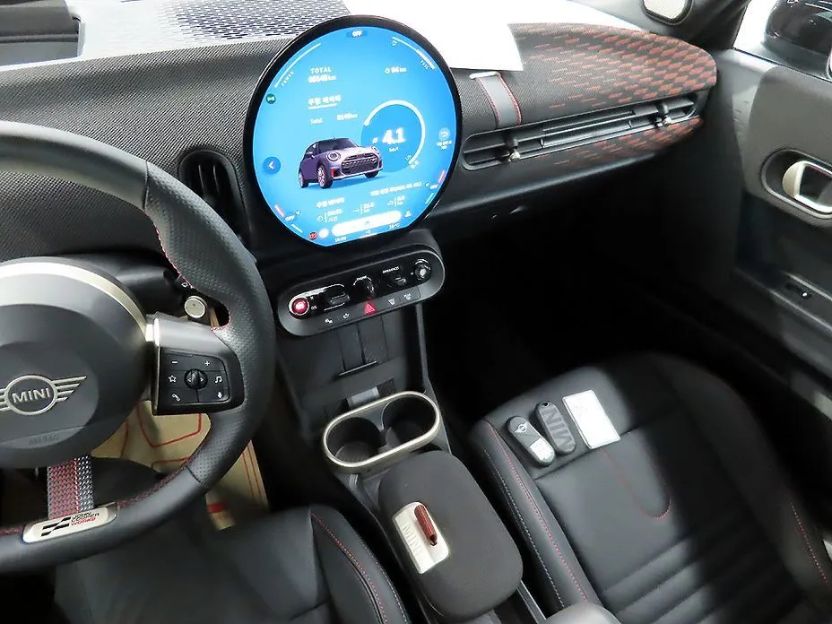 Mini Cooper Convertible 2025 из KR, фото 9