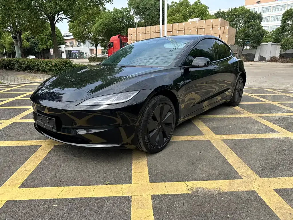 Tesla Model 3 — фото 1
