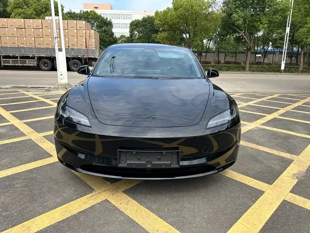 Tesla Model 3 — фото 4