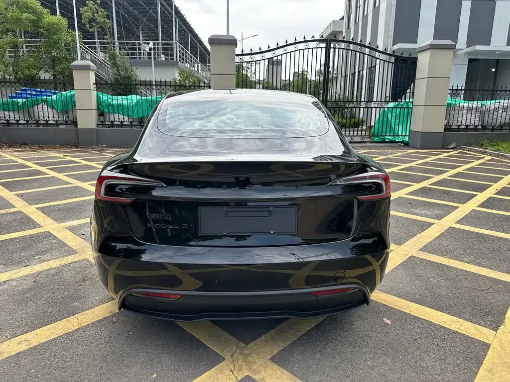 Tesla Model 3 — фото 9