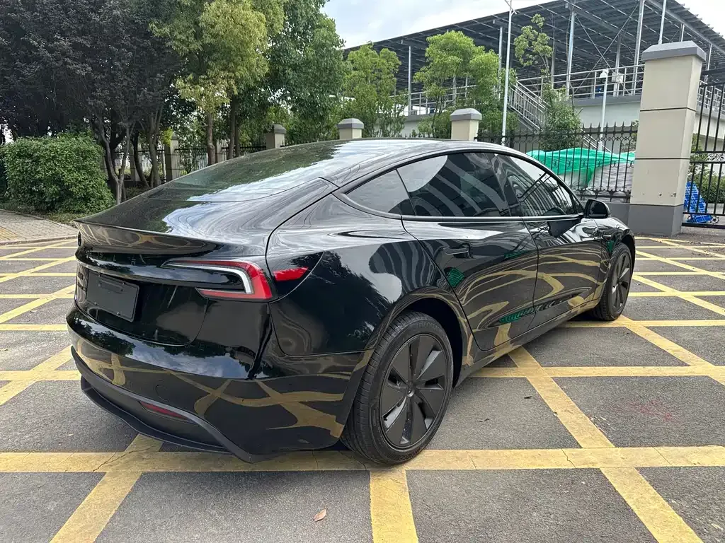 Tesla Model 3 — фото 7