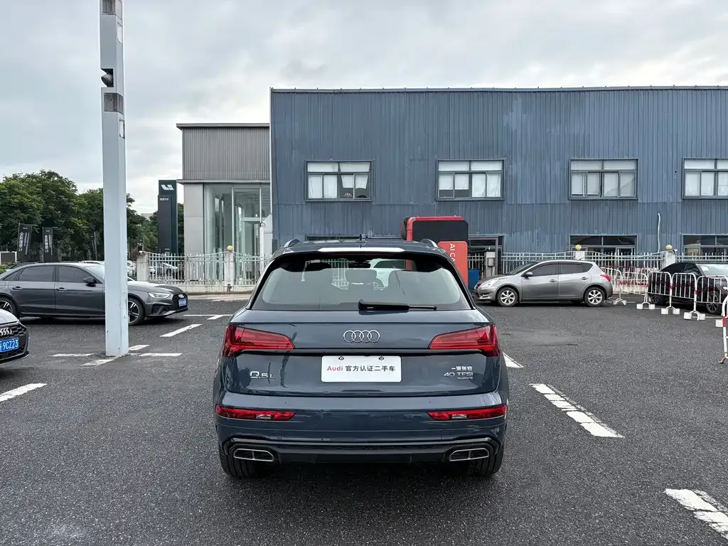Audi Q5L — фото 10