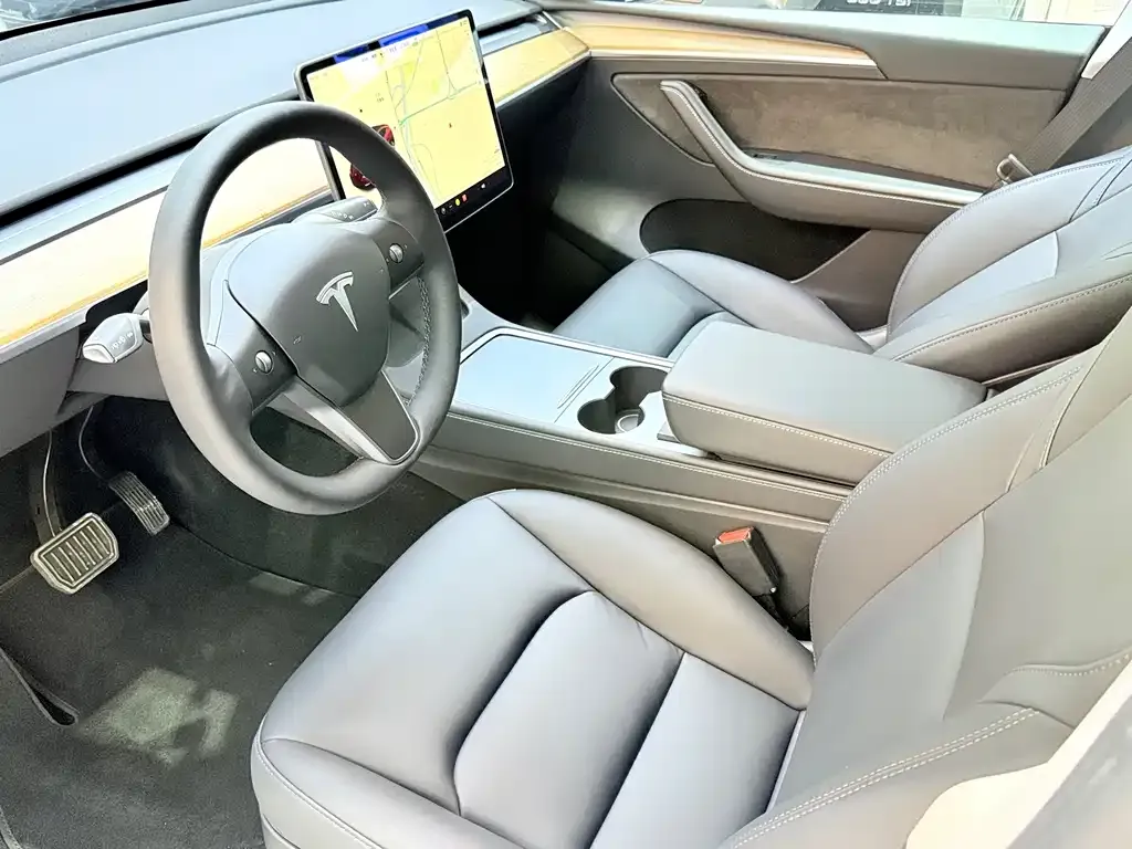Tesla Model Y — фото 6