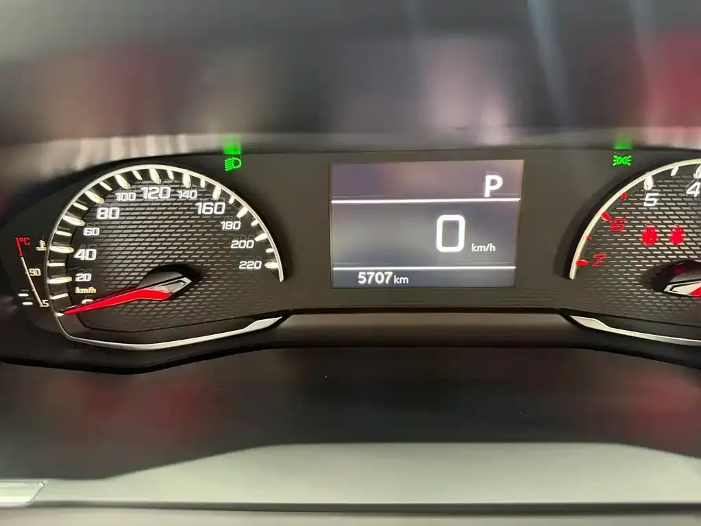 Peugeot 2008 — фото 10