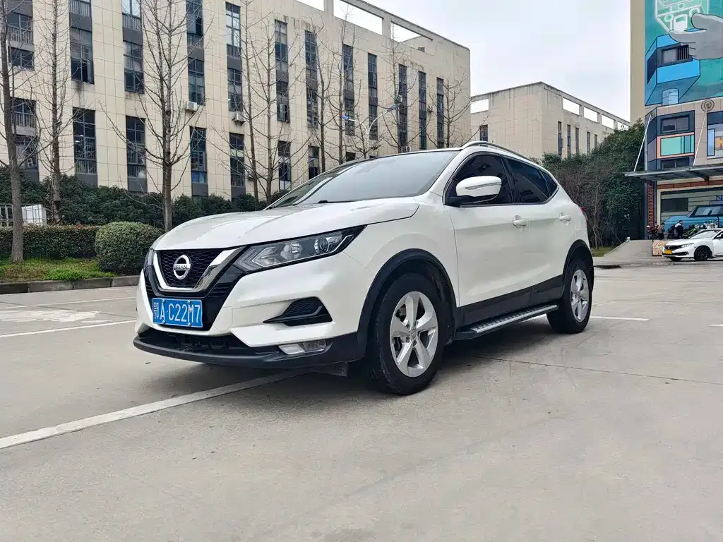 Nissan Qashqai — фото 1