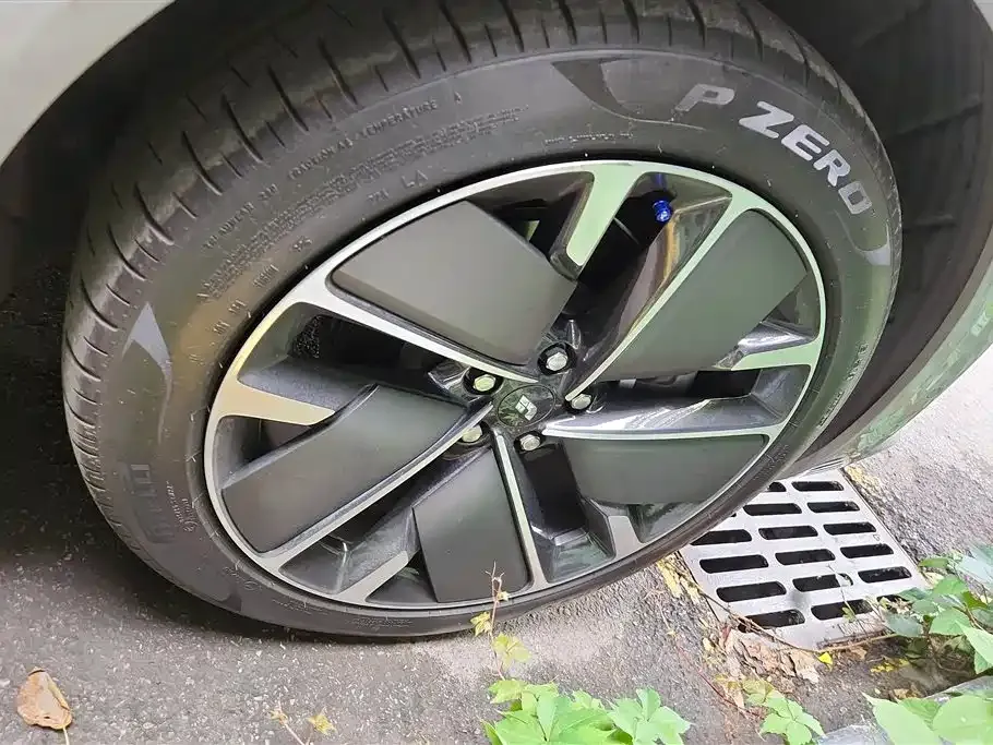 Li Auto L6 — фото 7