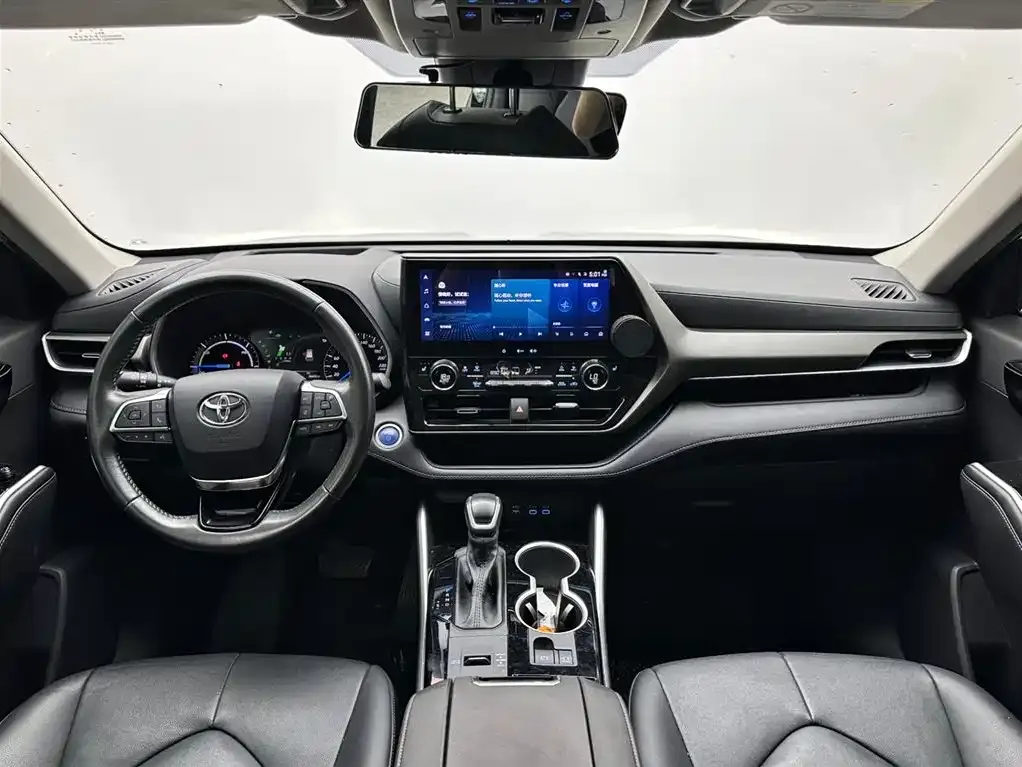 Toyota Highlander — фото 10