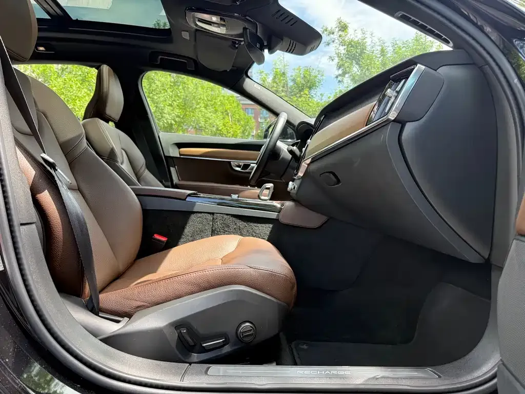 Volvo S90 PHEV 2021 из CN, фото 9