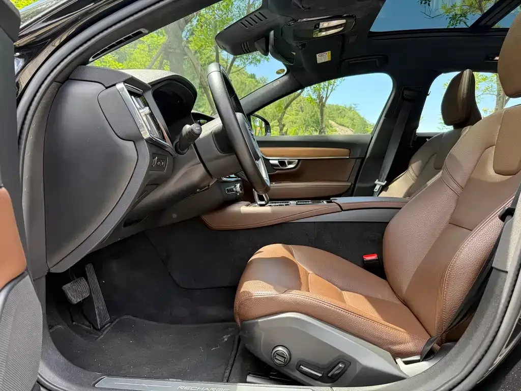 Volvo S90 PHEV 2021 из CN, фото 2