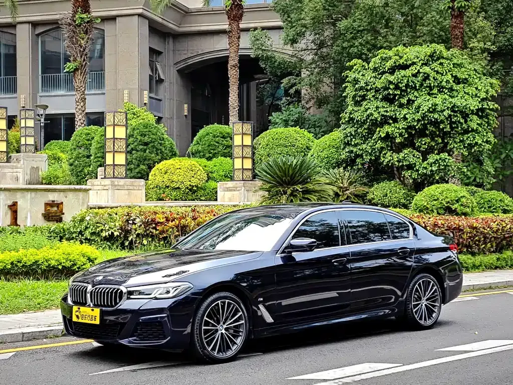 BMW 5 Series — фото 1