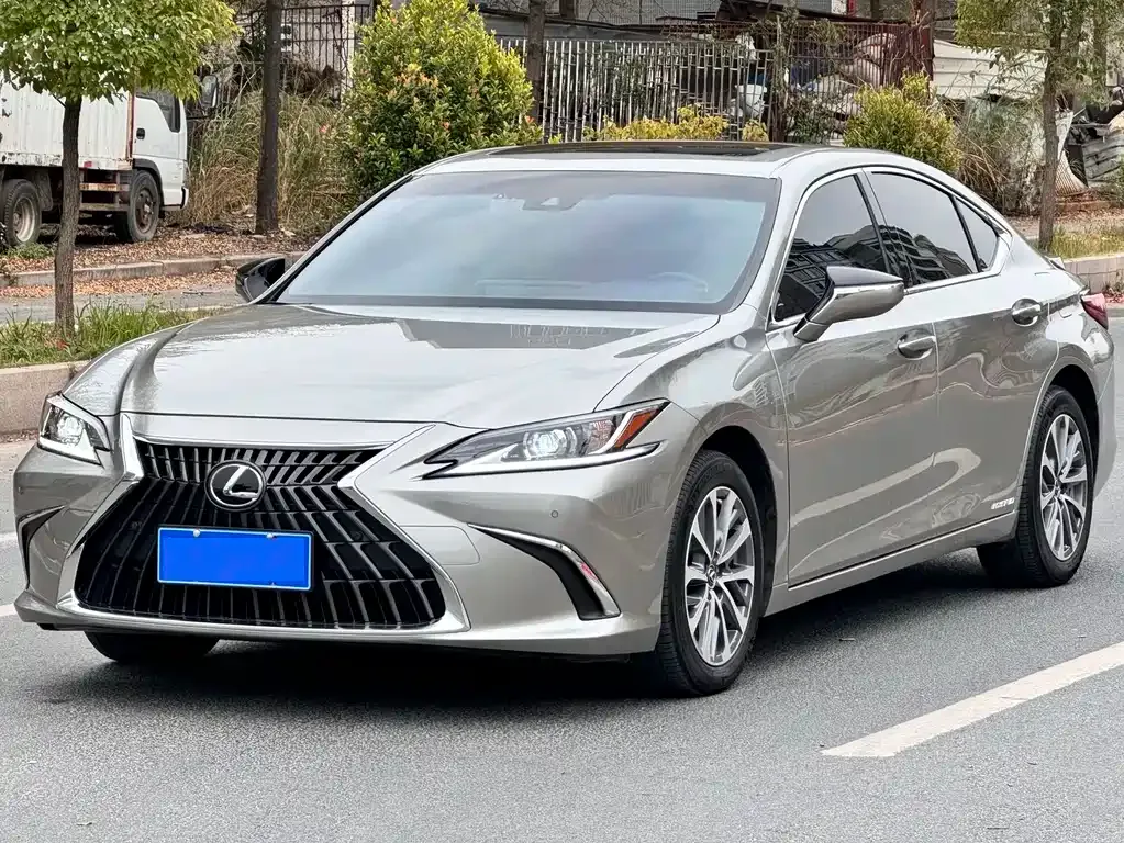 Lexus ES — фото 1