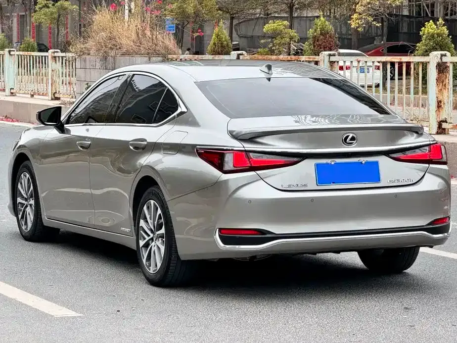 Lexus ES — фото 6