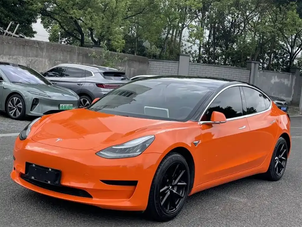 Tesla Model 3 — фото 1