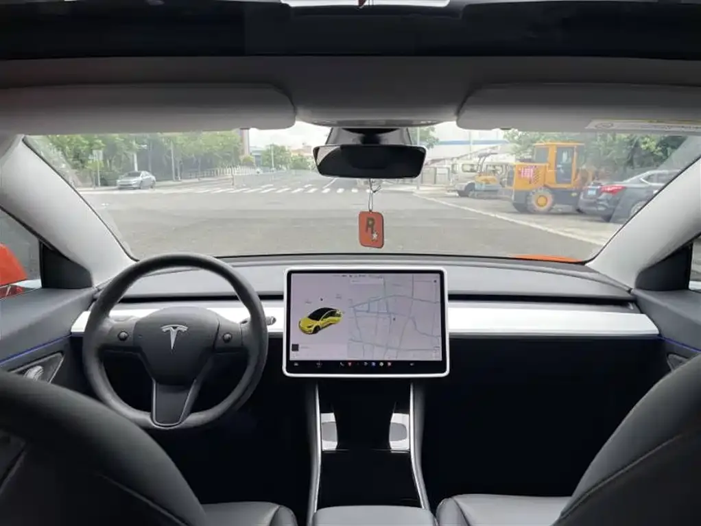 Tesla Model 3 — фото 2