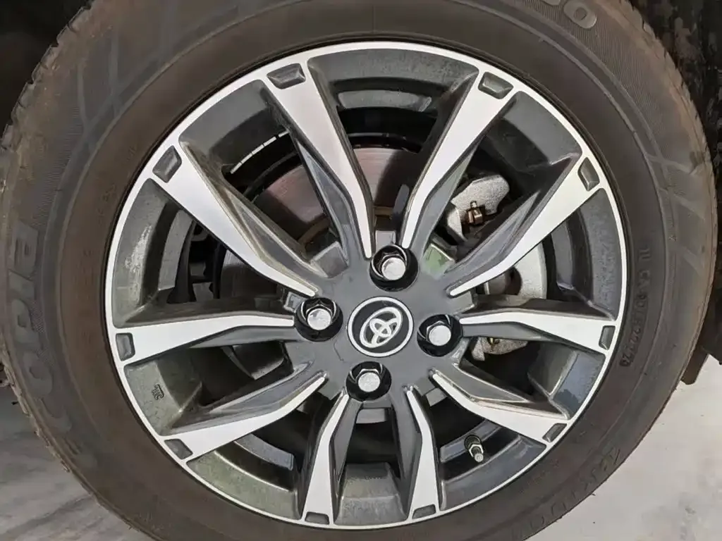 Toyota Yaris L — фото 6