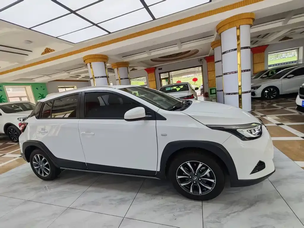 Toyota Yaris L — фото 2