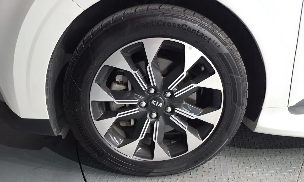 Kia Carnival — фото 10