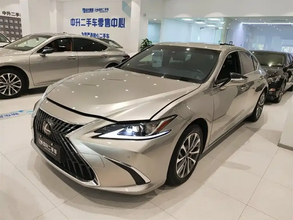 Lexus ES — фото 1
