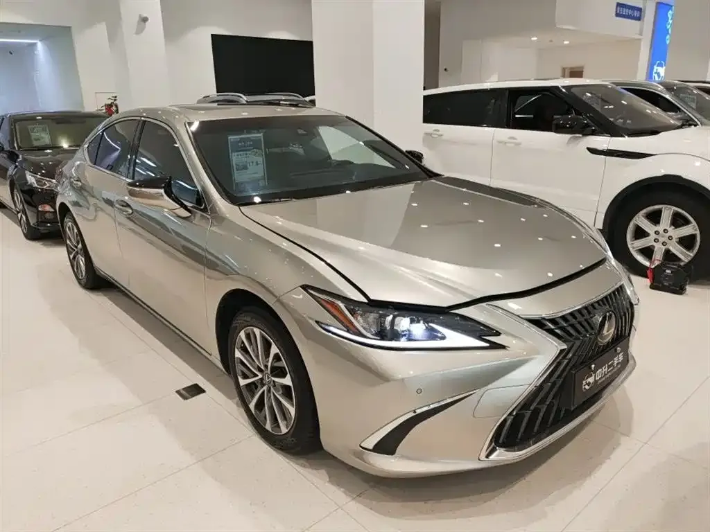 Lexus ES — фото 10
