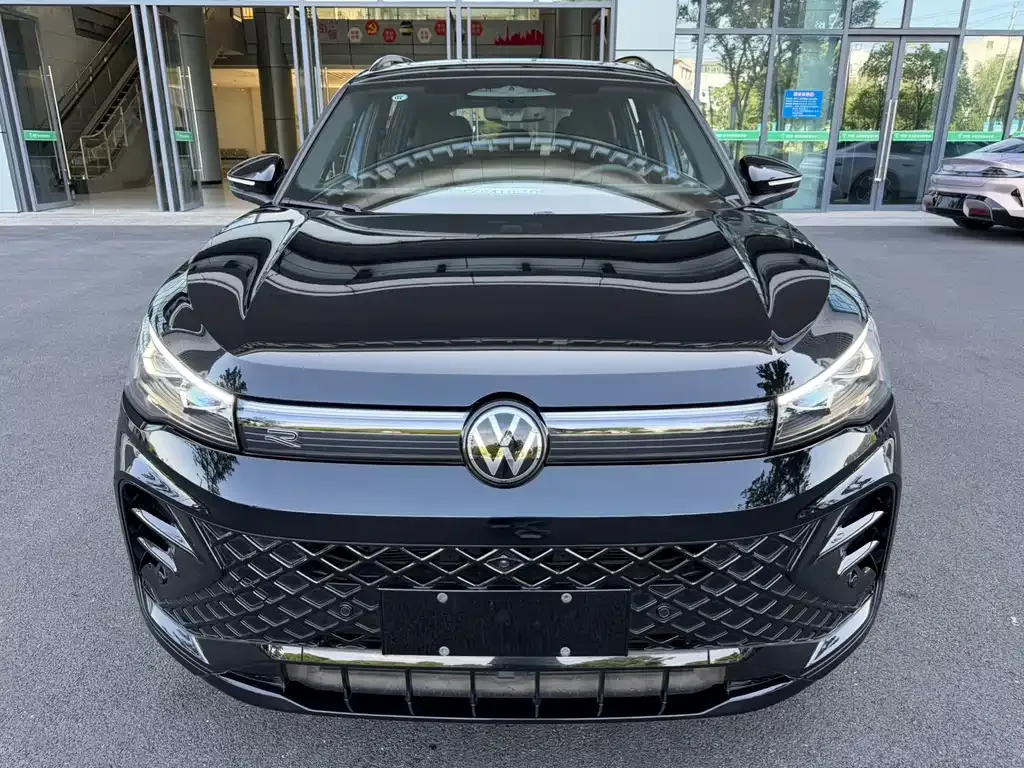 Volkswagen Tiguan L — фото 4