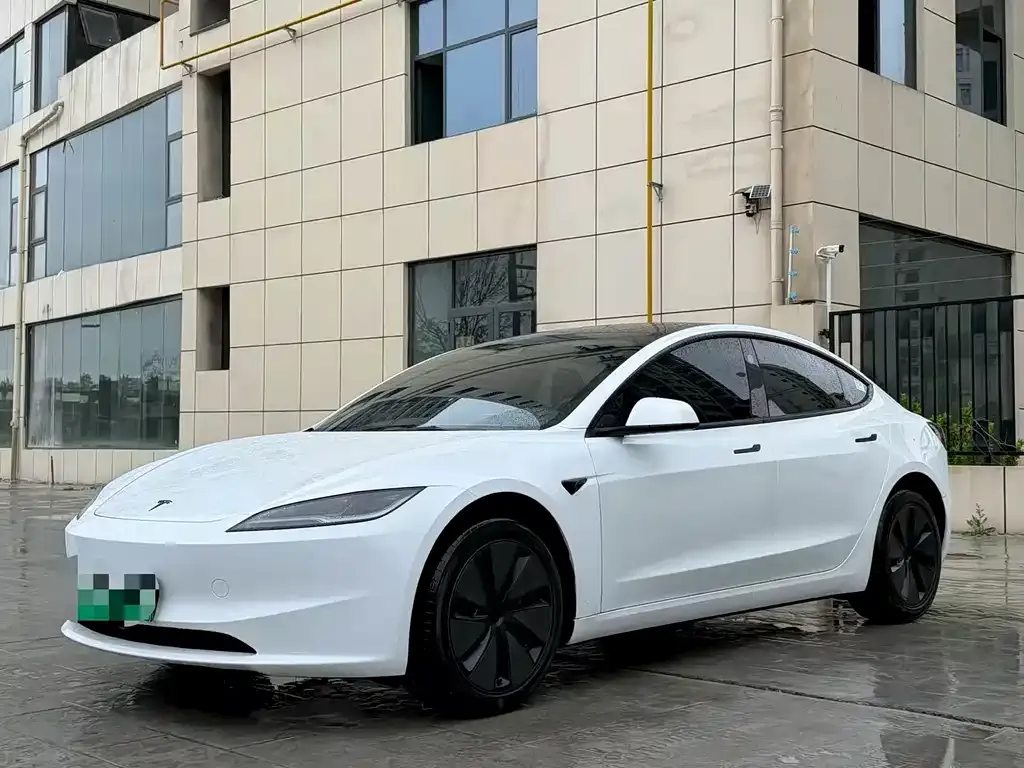 Tesla Model 3 — фото 1