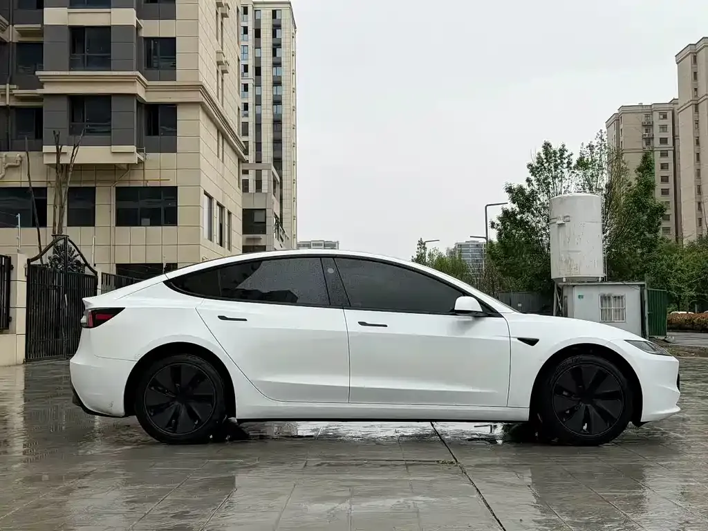 Tesla Model 3 — фото 9
