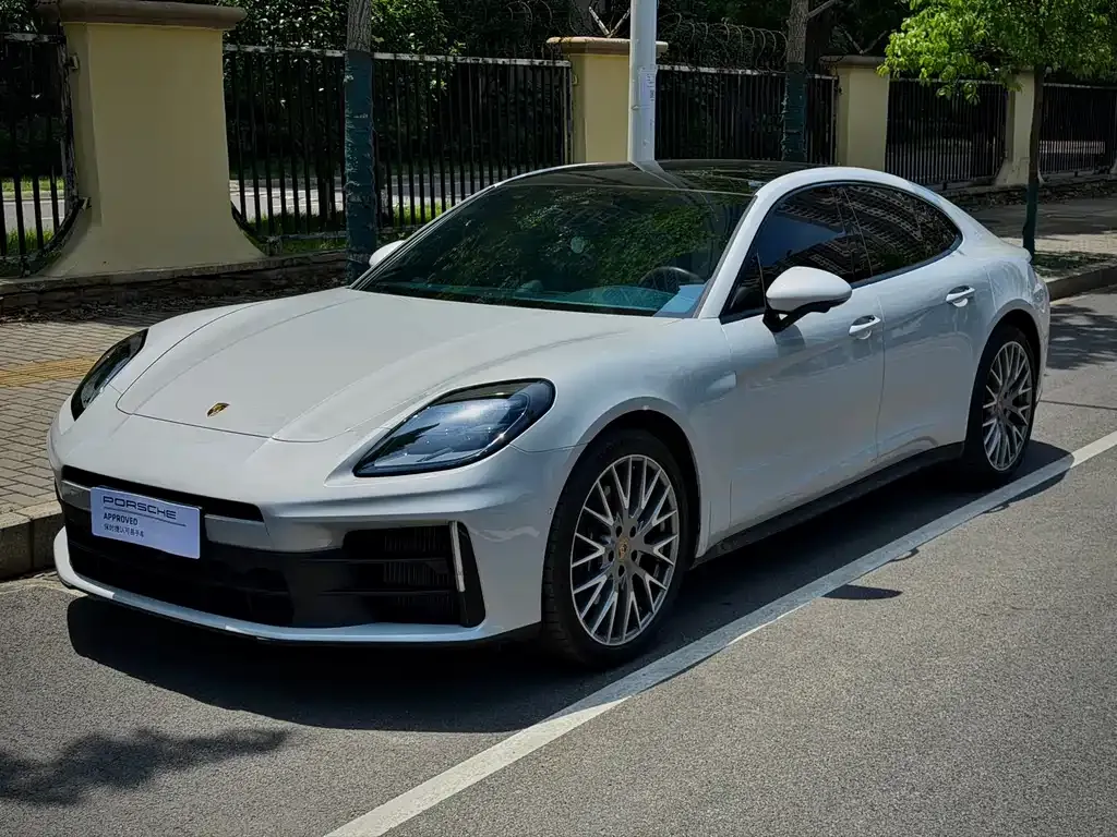 Porsche Panamera — фото 1