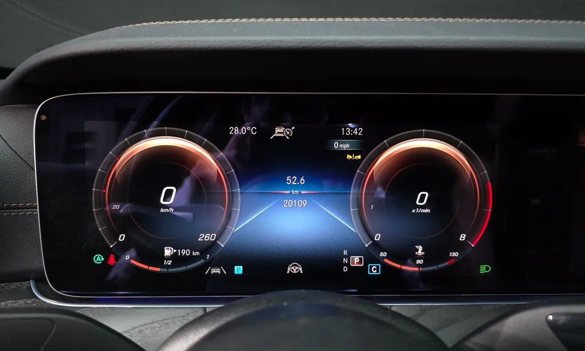Mercedes-Benz E-Class 2023 из KR, фото 2