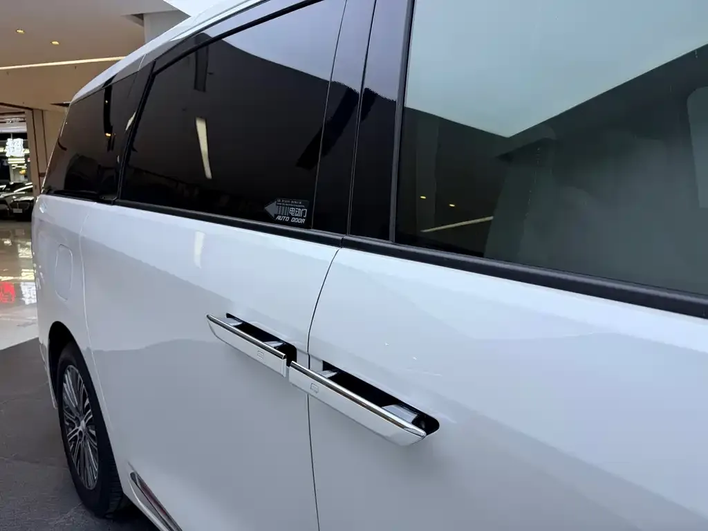 Buick GL8 Hybrid — фото 10
