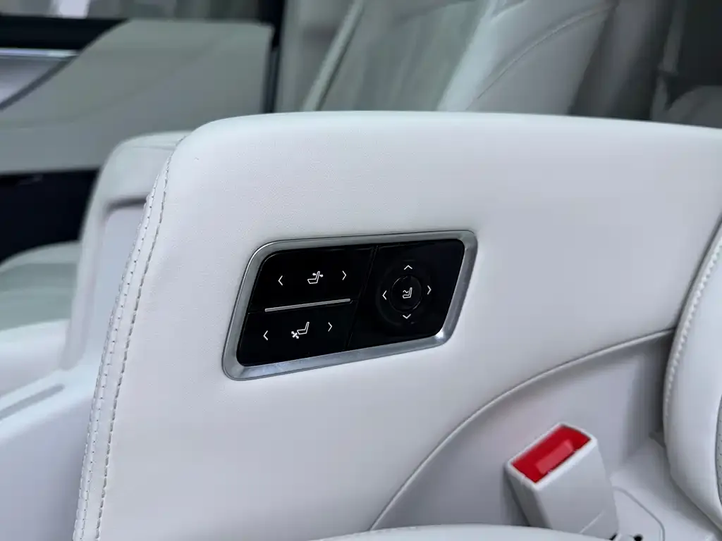 Buick GL8 Hybrid — фото 2