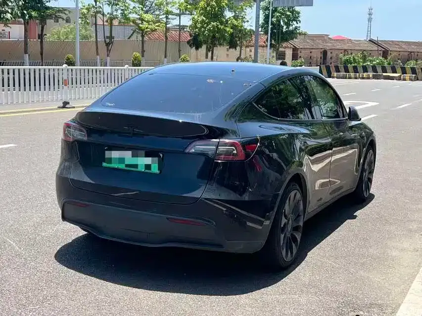 Tesla Model Y — фото 8