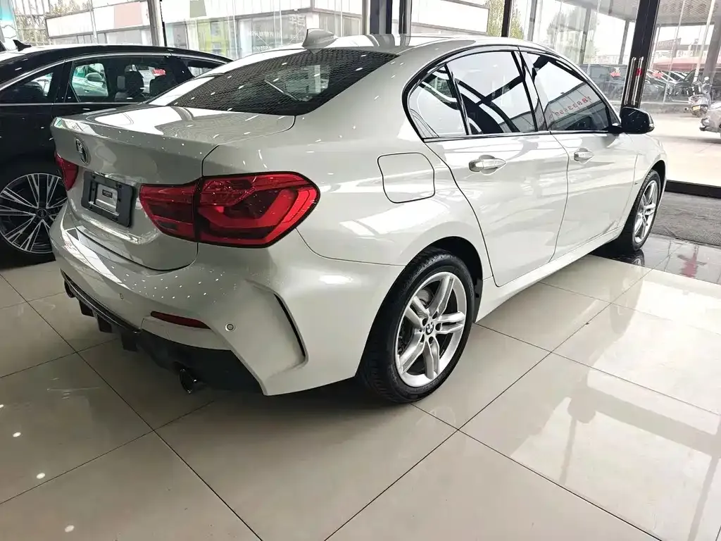 BMW 1 Series 2023 из CN, фото 5