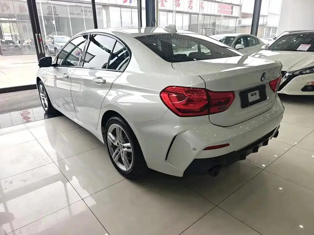 BMW 1 Series 2023 из CN, фото 3