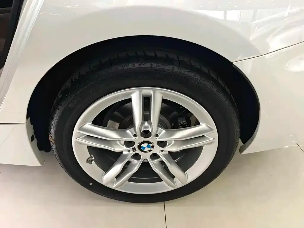 BMW 1 Series 2023 из CN, фото 2