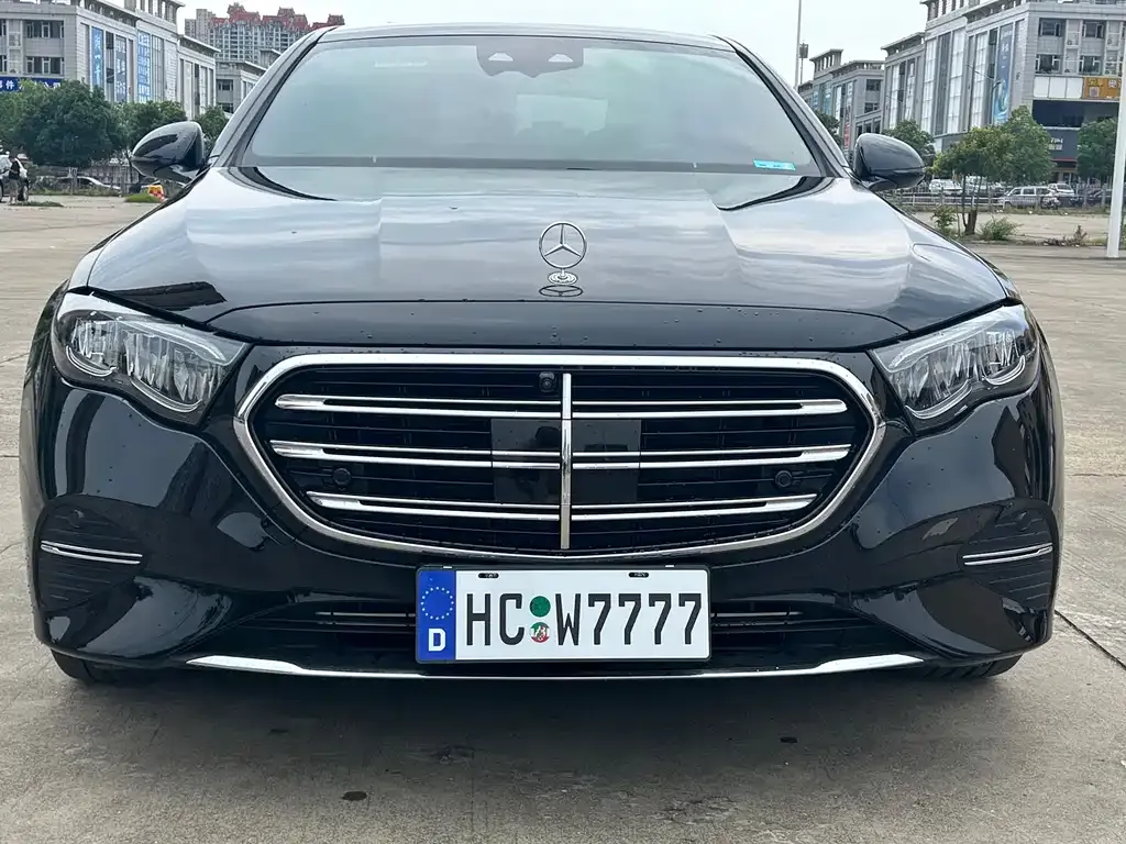 Mercedes-Benz E-Class — фото 1