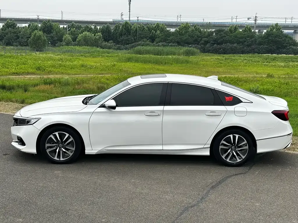 Honda Accord — фото 10