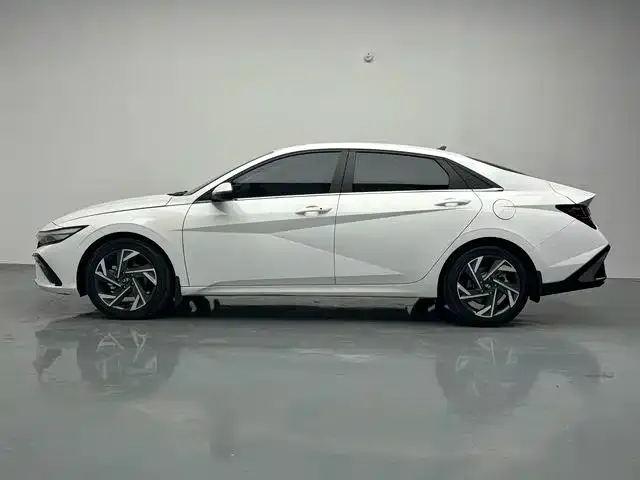 Hyundai Elantra — фото 2