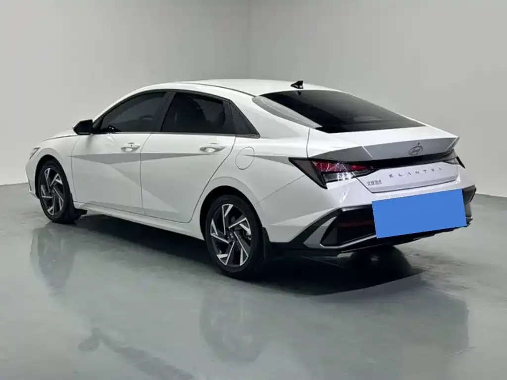 Hyundai Elantra — фото 7