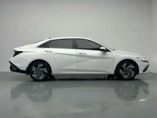 Hyundai Elantra — фото 4